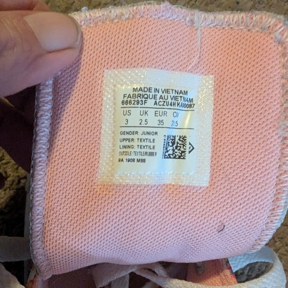 Converse Pink Sneakers Playful Canvas Design - Picture 8 of 10